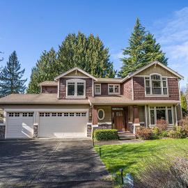 Kirkland's Expansive Custom-Built Family Haven Near Juanita