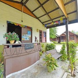 Pelangi Beach Resort, hotel in Cherating
