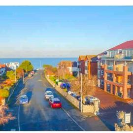 Spacious Newly Built Apartment - Colwyn Bay، فندق في Llandrillo-yn-Rhôs