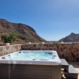 Amazing cozy Villa Hugo Tauro with Jacuzzi, Pool, Wi-Fi BY Kalmacanaria