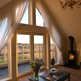 Capercaillie Cottage - Luxury converted steading, hotel in Perth