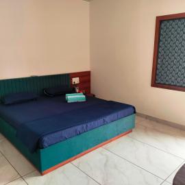 Unique Couple Friendly Hotel, hotel Morbi városában 