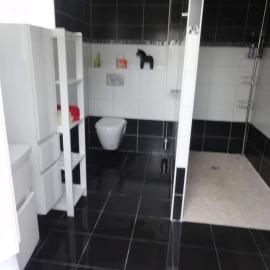 chambre PMR avec salle de bain privatisée avec petit déjeuner compris, hotel in Auxonne