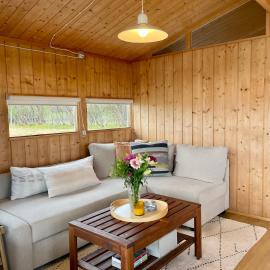 Hestaland Horse Farm Cottage, hotel in Borgarnes
