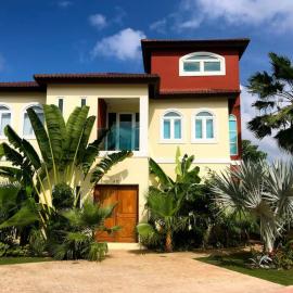 Villa and Pool walk to Palm Beach ideal for GROUPS