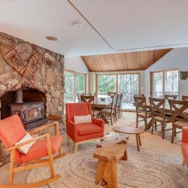 White Mountain Escape w/ Separate In-Law Suite!, khách sạn ở Thornton