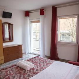 Holiday Guesthouse, готель у Маргері