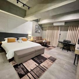 Cozy Spacious Hotel Type Condo with Smart TV and WiFi