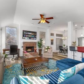 Frisco Escape Oasis Home w/Spa, hotel in Frisco