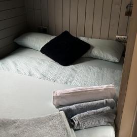 Cabin - Sleeps 2 hot tub & parking