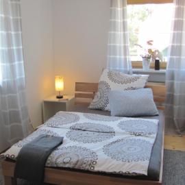 #5 Schönes komfortables Gästezimmer mit Gemeinschaftsbad, W-Lan frei ,Airport nah gelegen, hotel in Trunkelsberg