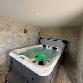 Belle villa avec spa et sauna, hotel en Tayrac
