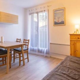 Studio cabine 86 Cosy، فندق في ليز أنغلز