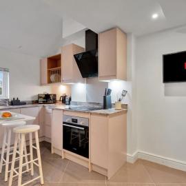 2 Bedroom City Centre Apartment with Free Parking