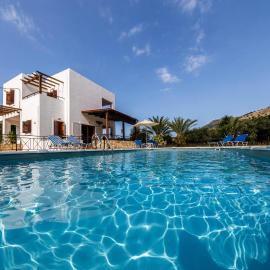 Villa Asteria not overlooked, 3 min drive to beach