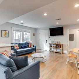 Long Branch Getaway - Walk to Beaches & Dining!, hotel i Long Branch