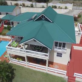 Beautiful 5-bed villa with views and pool - Decaj villa, hotel u gradu Cap Estate