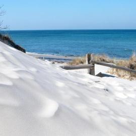 Bungalow MEER ODER WENIGER direkt am Strand, hotel a Dranske