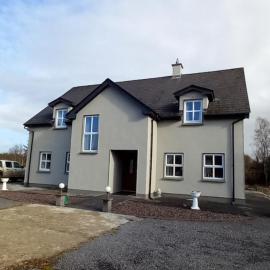 The Corrigeen Douglas Lodge Holiday Homes، فندق في Keadew