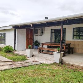 Claymore Country Cottage، فندق في وينترتون