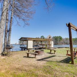 Waterfront Louisiana Home w/ Private Boat Launch!, hotel in Alliance