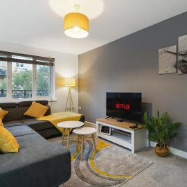 Deluxe 2-Bedroom Serviced Apartment with Free Parking