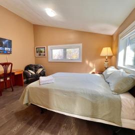 Newly Renovated Home in Central Aurora, hotel v destinácii Aurora