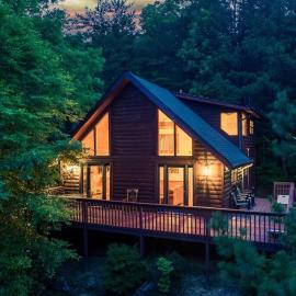 NEW HOT TUB! Secluded 3 Bed Cabin in Pigeon Forge