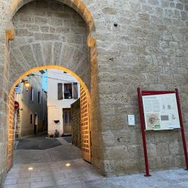 maison de village atypique, hotel u gradu 'Saint-Geniès-de-Fontedit'