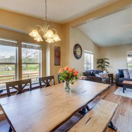 Covered Patio: Lincoln Vacation Rental!, Hotel in Lincoln