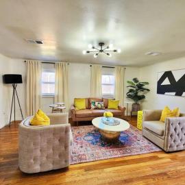 Chic Spacious Apt Near Attractions/Food/EWR/NYC, ξενοδοχείο σε West Orange