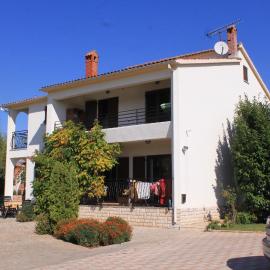 Apartments with parking space Valbandon, Fazana - 7304, hotel a Fažana