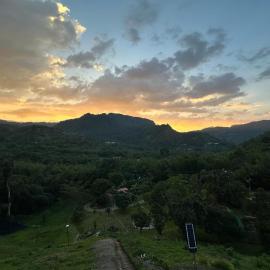 Mágica cabaña en la montaña en la Vega, hotelli kohteessa La Vega