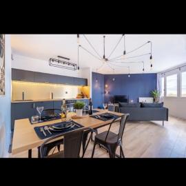 Superbe appartement Paris Sud: terrasse,parking, hotel in Évry-les-Châteaux