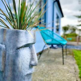 Bungalow, mountain and sea views, roadside parking