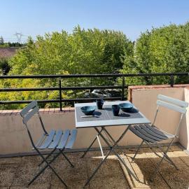 Studio Cosy Elancourt, Les terrasses d'Héricé, hotel u gradu Elankur