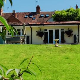 The Nook located in a beautiful garden setting with parking, hotel Stratford-upon-Avonban
