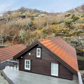Stunning Home In Finnås With Wifi, hotel a Grutle