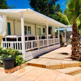 MOBIL HOME Plage De PAMPELONNE sur un très beau emplacement au CAMPING KON TIKI, hotel in Saint-Tropez