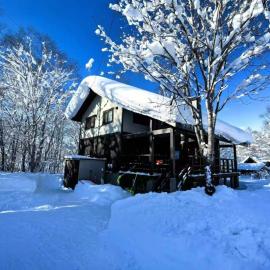 Slow House Niseko, hotel di Niseko