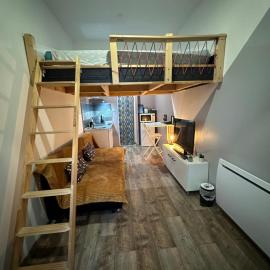 La Tiny : Adorable petit studio /parking gratuit.: Angoulême şehrinde bir otel