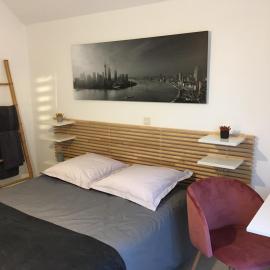Chambre confortable avec une entrée indépendante - Parking & accès Lille facile, hotel in Marcq-en-Baroeul