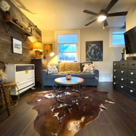 The Chic Guest Retreat in Old Town near CSU, hotel a Fort Collins