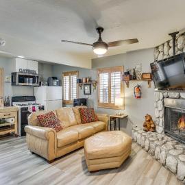 Cozy Cabin w/ Deck - 2 Mi to Bear Mountain Resort!