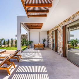 Avgi Thesan, hotel a Marathias