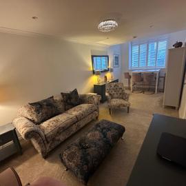 Luxury Moffat Apartment - High End Furnishing, hotel in Moffat