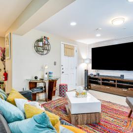 Pet-Friendly DC Area Condo w/ Yard!, hotel em Silver Spring