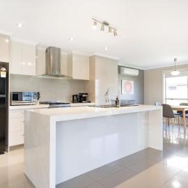 Cute and Cosy 2 Bedroom Unit with Parking and WiFi