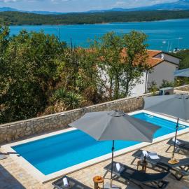 Villa CAPRI with heated pool and sea view on Krk island, hotel u Klikmnom