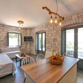 Mad Wall Apartment - Kyziridi House